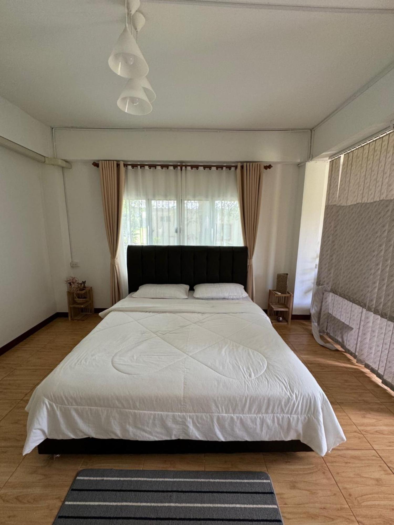 Appartamento Rai Boonsom Phrao Esterno foto