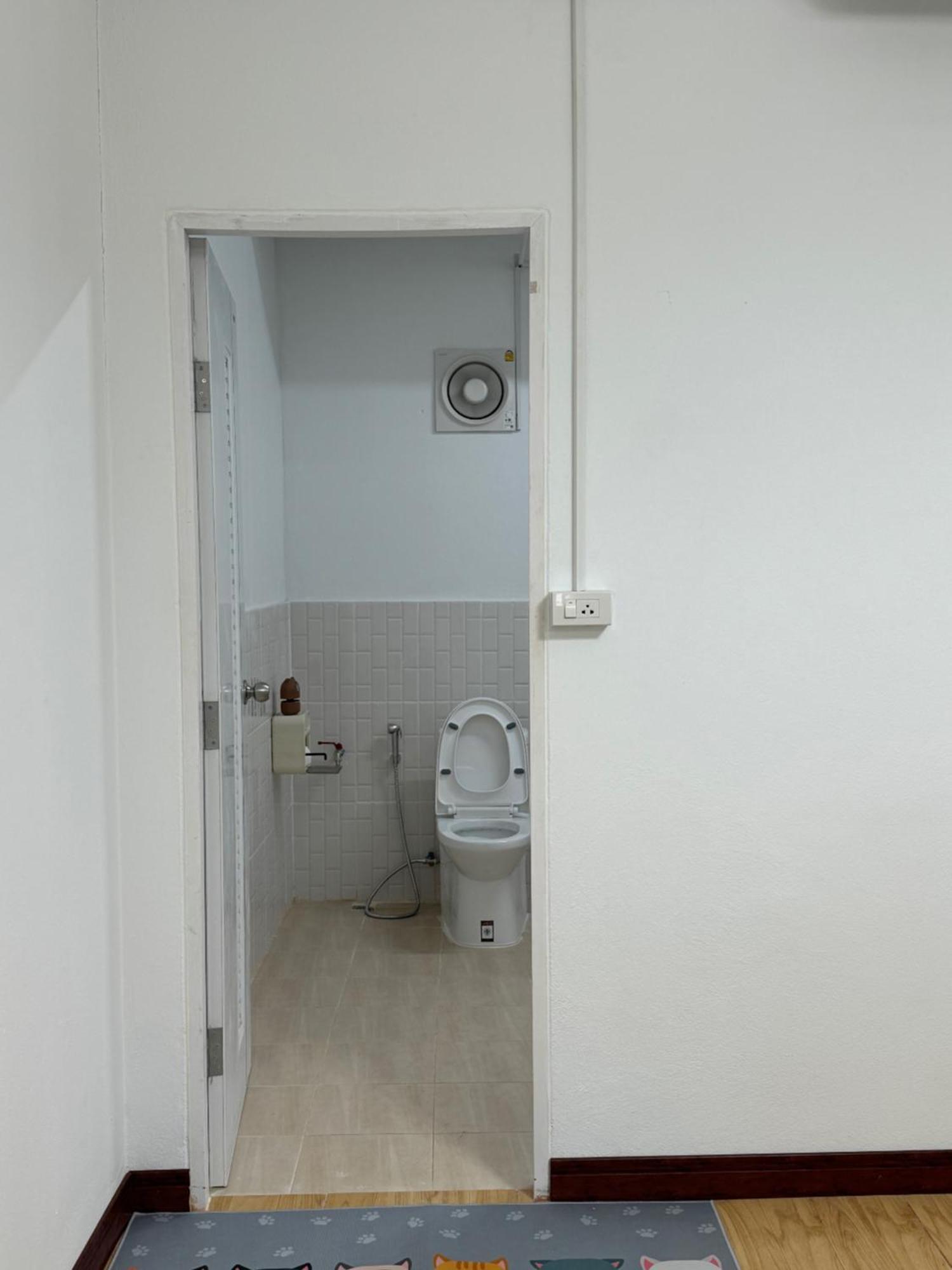 Appartamento Rai Boonsom Phrao Esterno foto