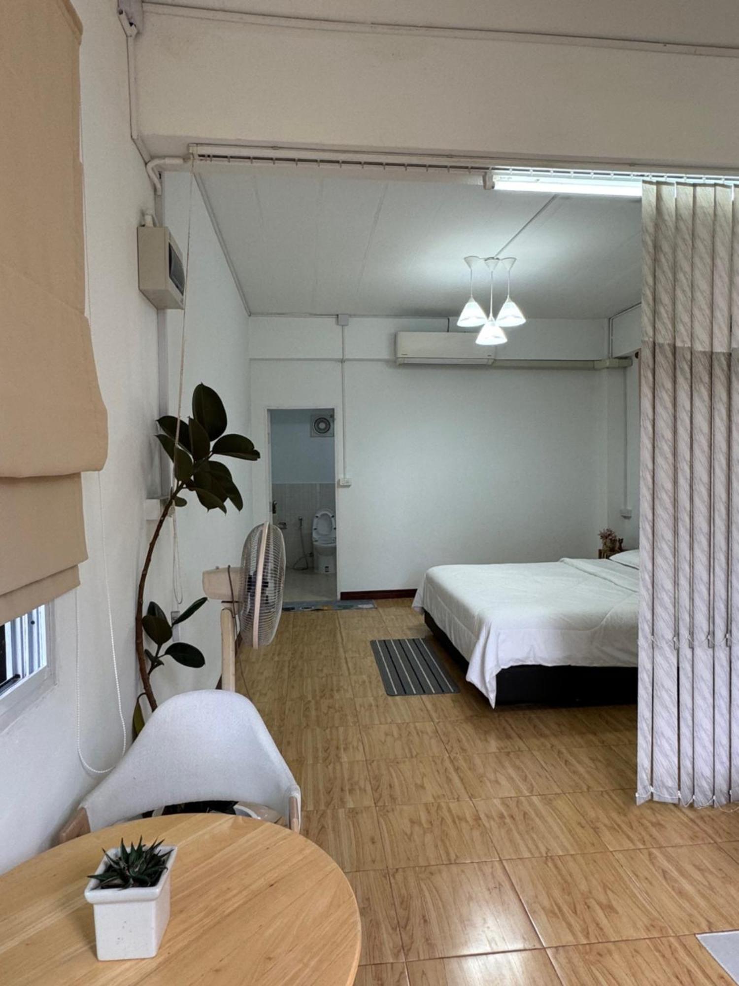 Appartamento Rai Boonsom Phrao Esterno foto